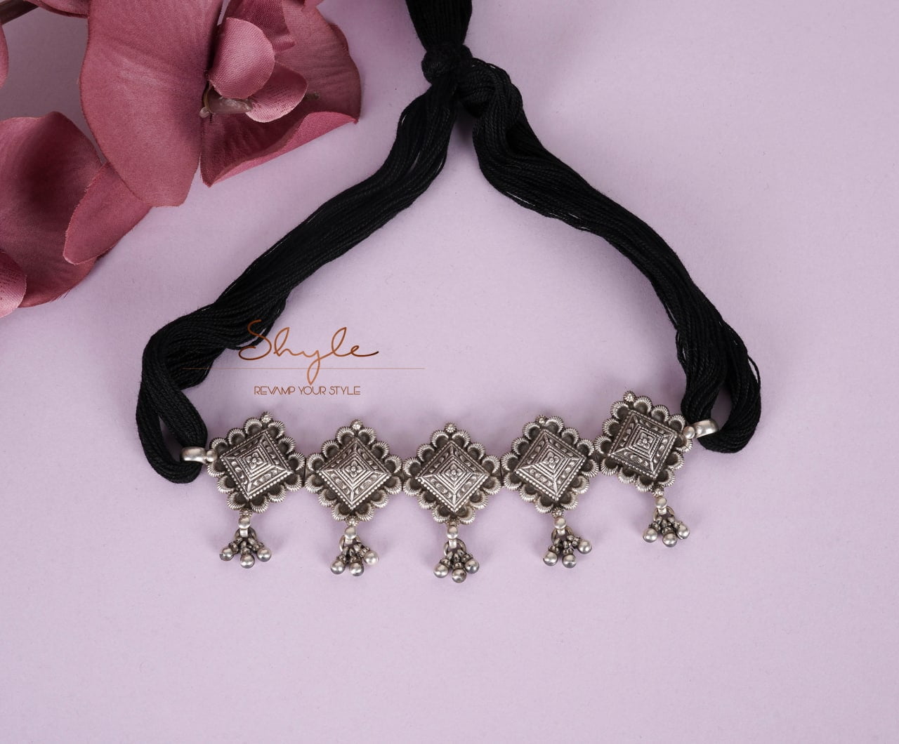 Mizoya Embossed Motif Ghughri Sequence Choker