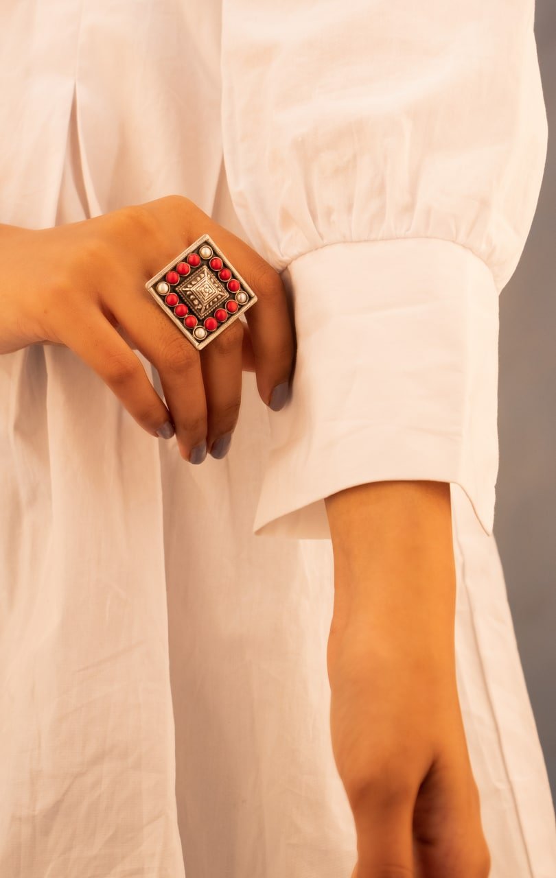 Tattva Detailed Motif Embossed Coral Pearl Ring