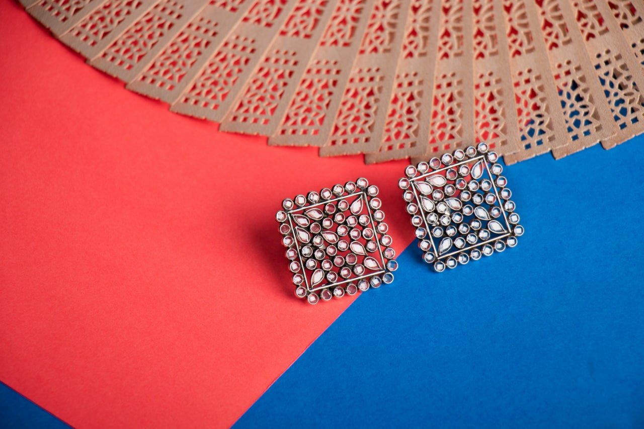 Essence Scintillating Square Stud Earring