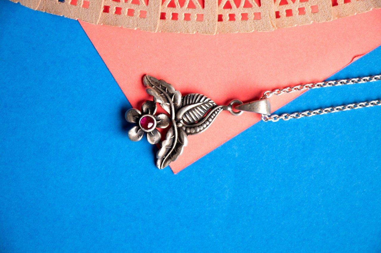 Moh Intricate Flower Leaf Everyday Necklace