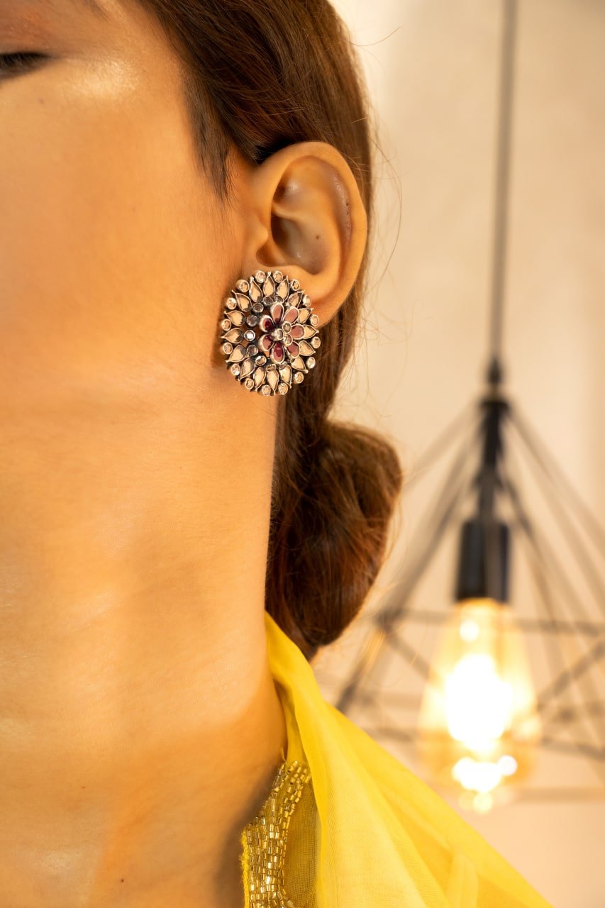 Essence flower motif Scintillating Stud Earring