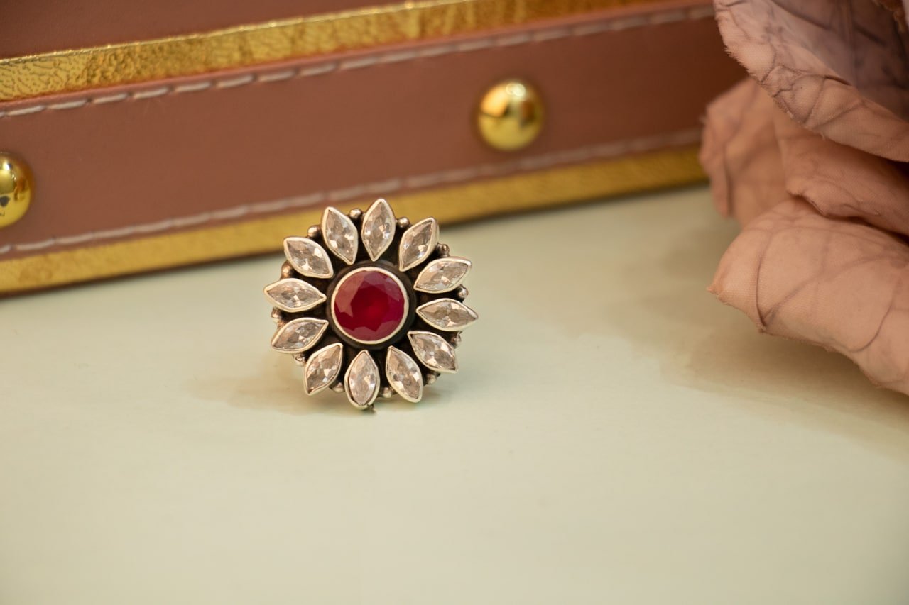 Essence Fine Scintillating Flower Ring