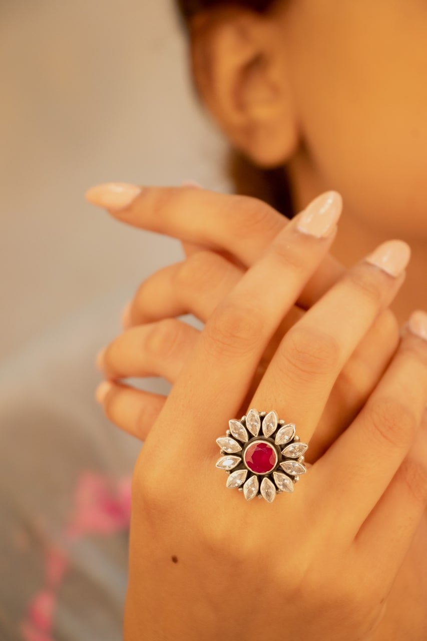 Essence Fine Scintillating Flower Ring