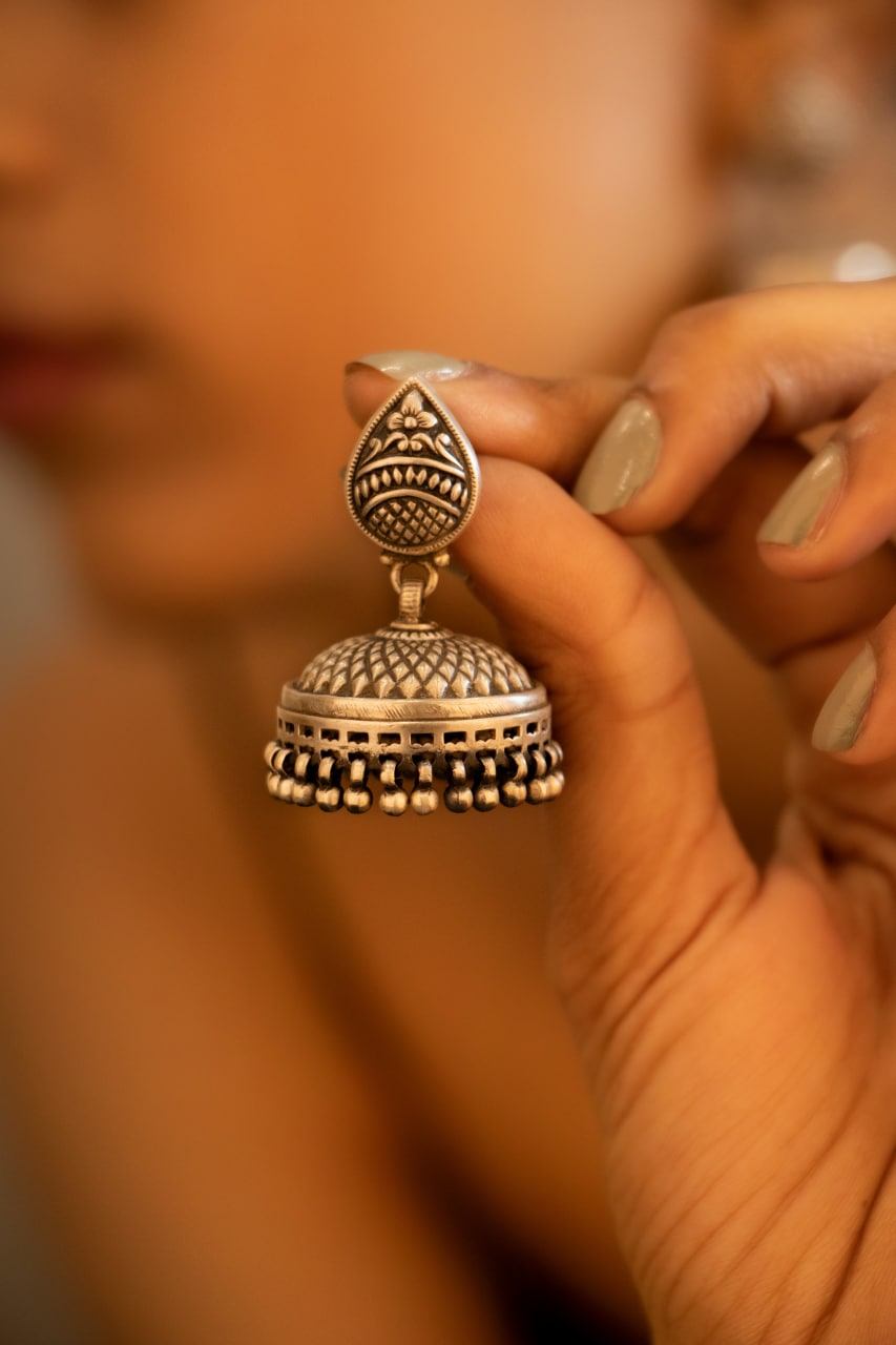 Mizoya Intricate Classic Sadabahaar Jhumka