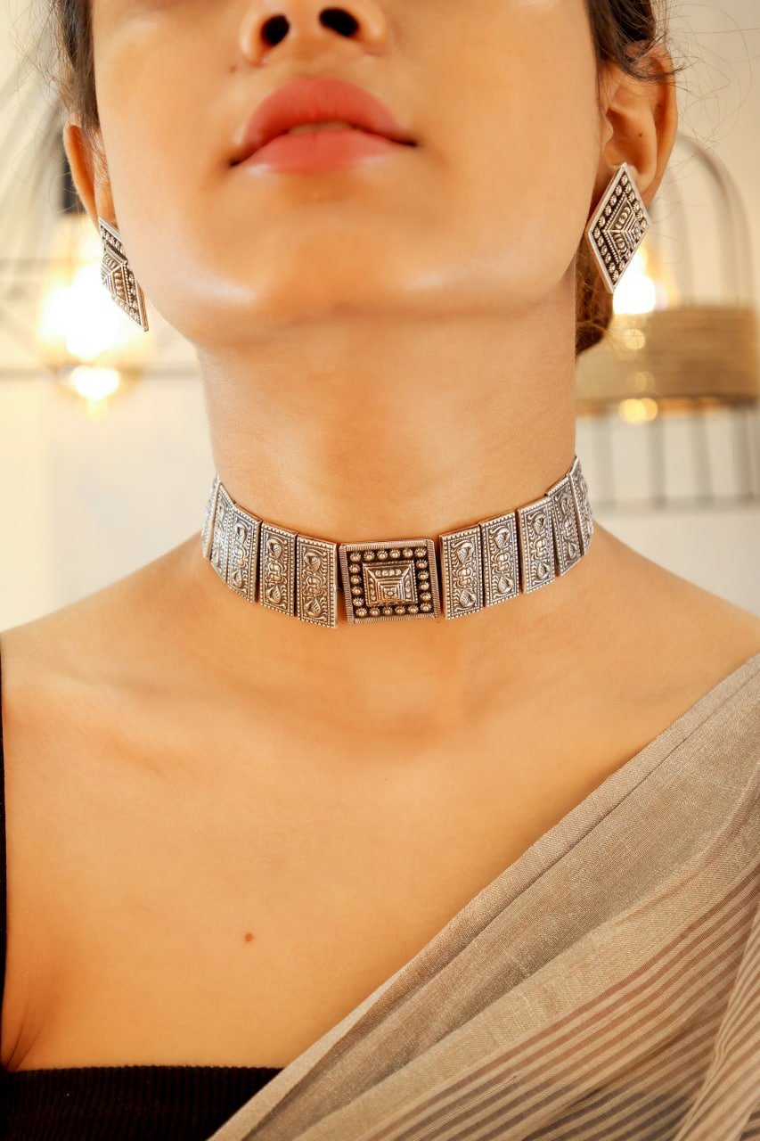 Tattva Detailed Motif Embossed Classic Choker Set