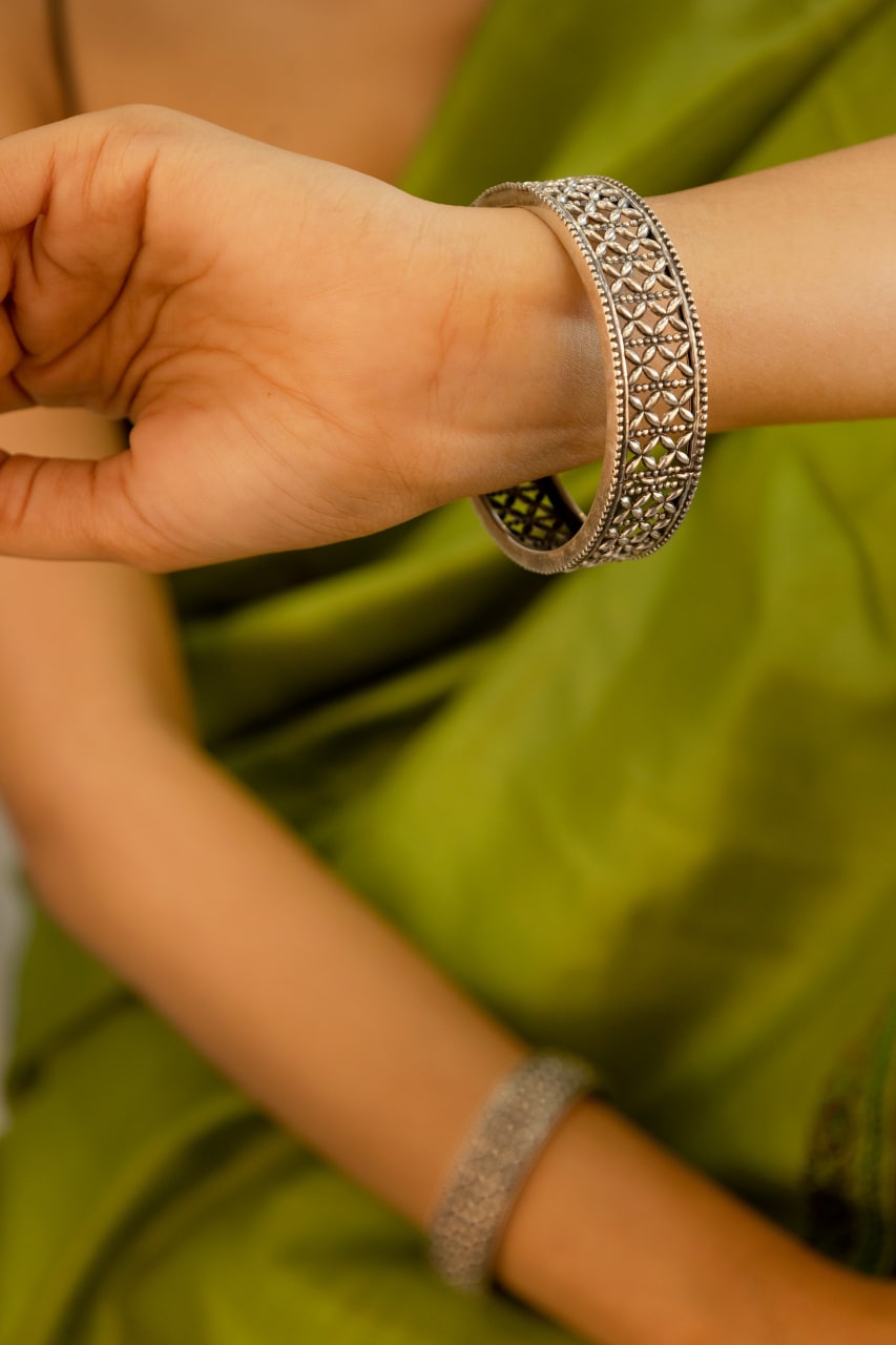 Mizoya Intricate Jali Classic Bangle