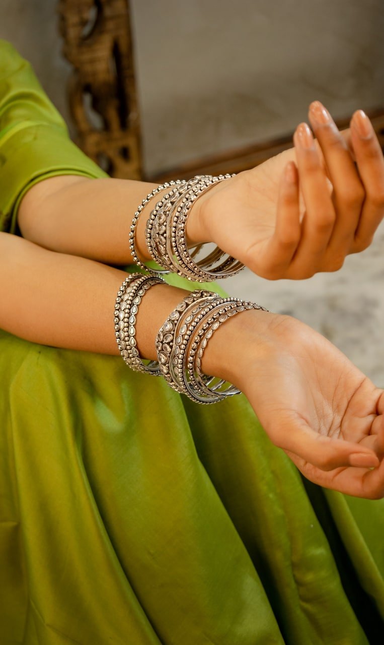 Classic bangle online