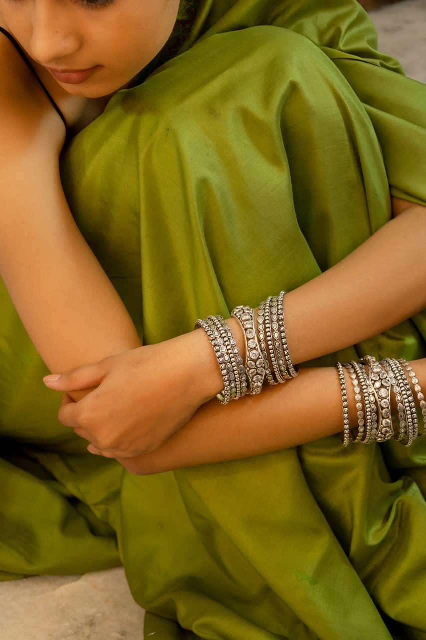 Essence Scintillating Kada Classic Bangle Set