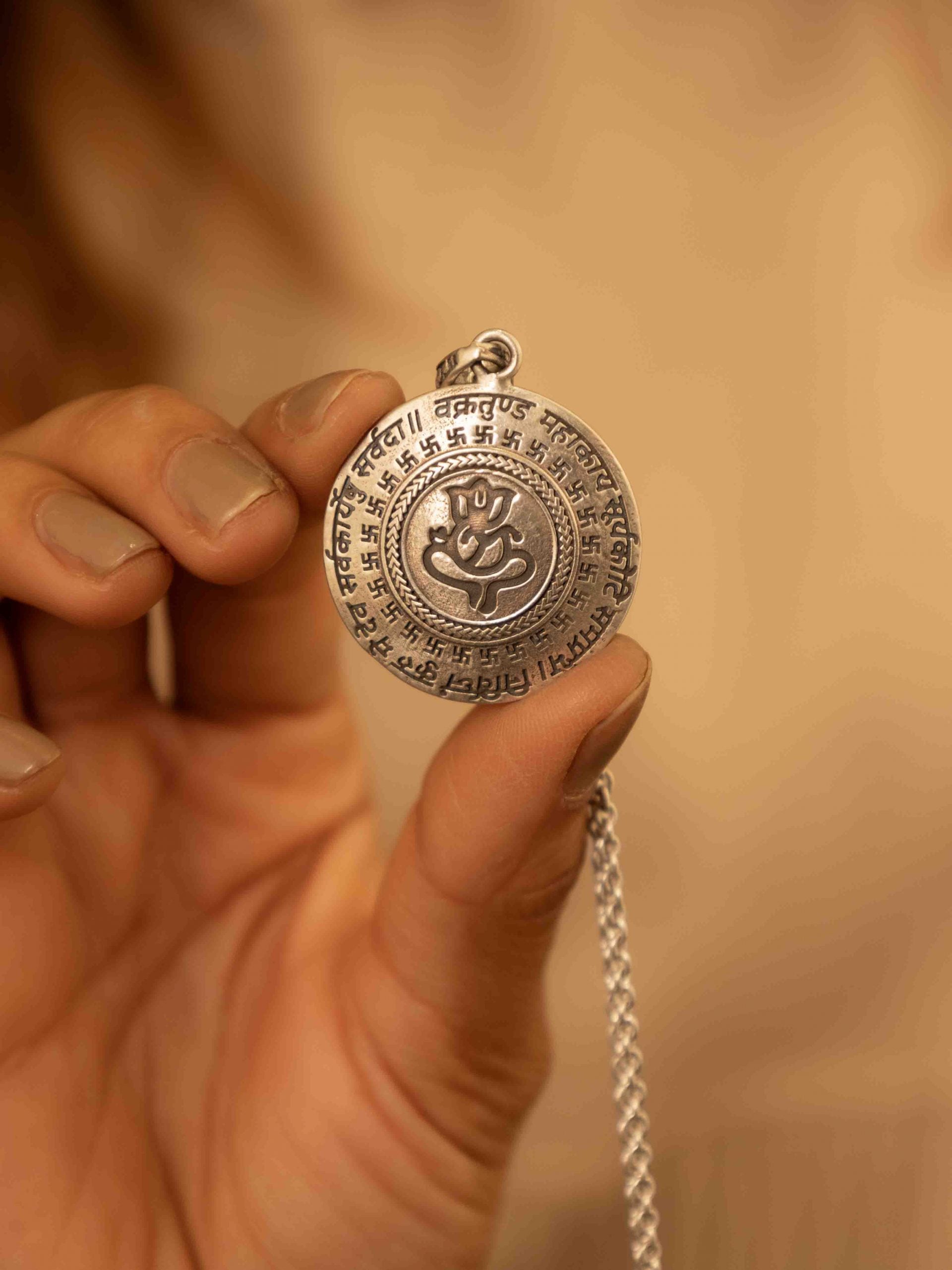 Vakratunda Mahakaya Auspicious Shri Ganesha Mantra Pendant